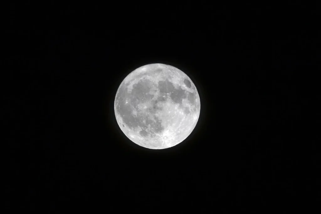 honeymoon moon 1536x1024 1